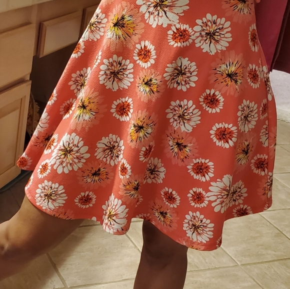 Summer and spring dress - Picture 2 of 3